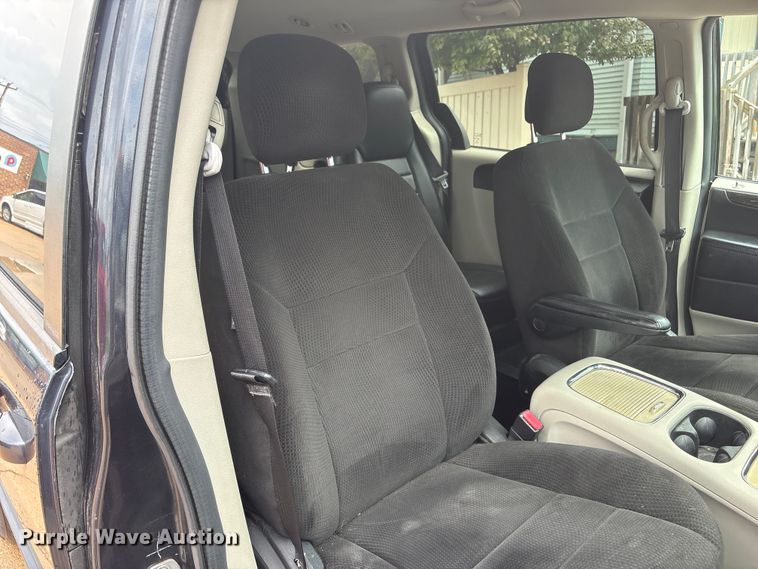 image for item DO5239 2013 Dodge Grand Caravan handicap accessible van