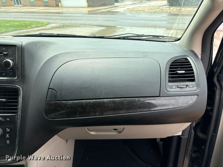 image for item DO5239 2013 Dodge Grand Caravan handicap accessible van