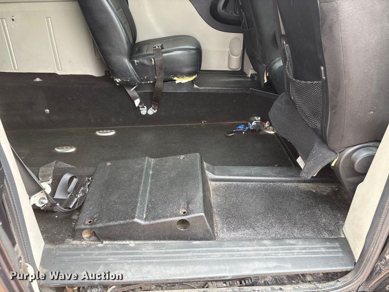 image for item DO5239 2013 Dodge Grand Caravan handicap accessible van