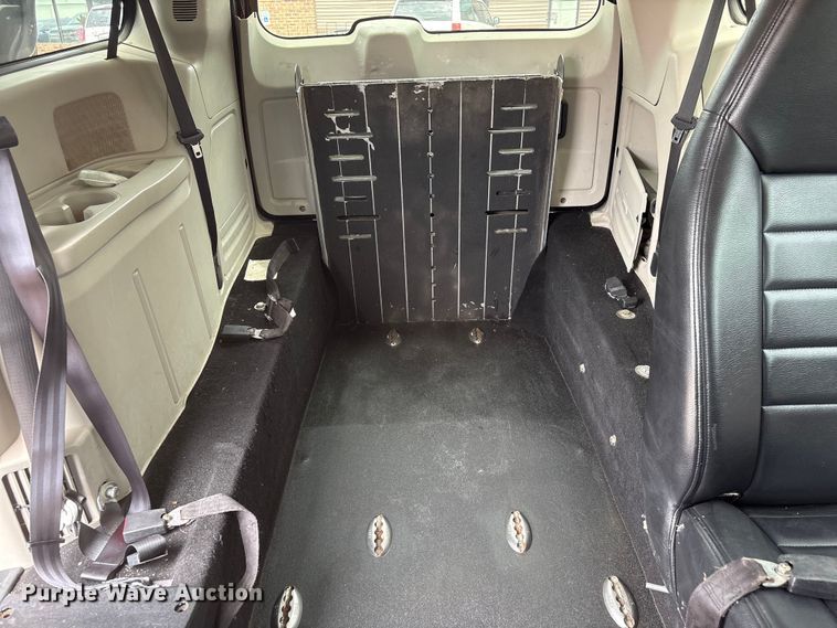 image for item DO5239 2013 Dodge Grand Caravan handicap accessible van