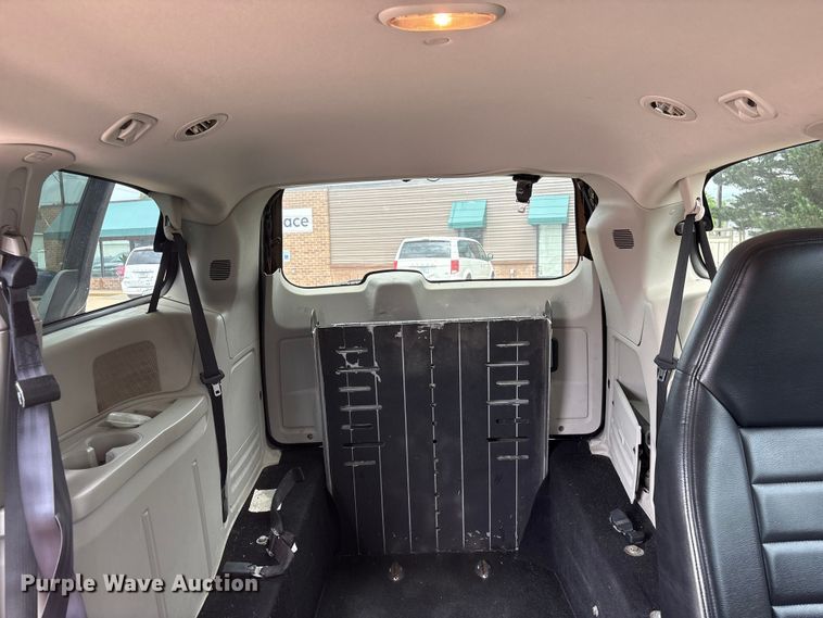 image for item DO5239 2013 Dodge Grand Caravan handicap accessible van