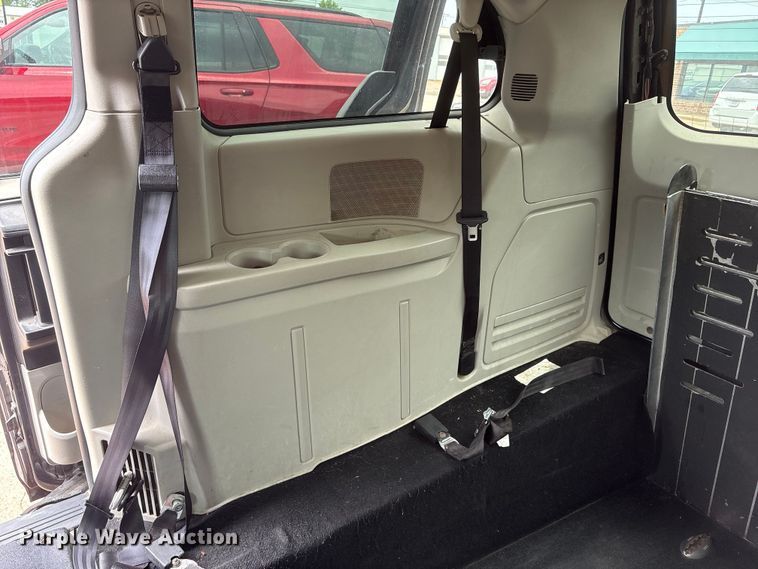 image for item DO5239 2013 Dodge Grand Caravan handicap accessible van