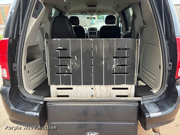 image for item DO5239 2013 Dodge Grand Caravan handicap accessible van