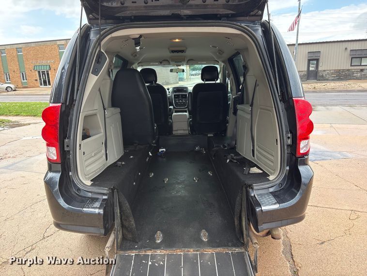 image for item DO5239 2013 Dodge Grand Caravan handicap accessible van