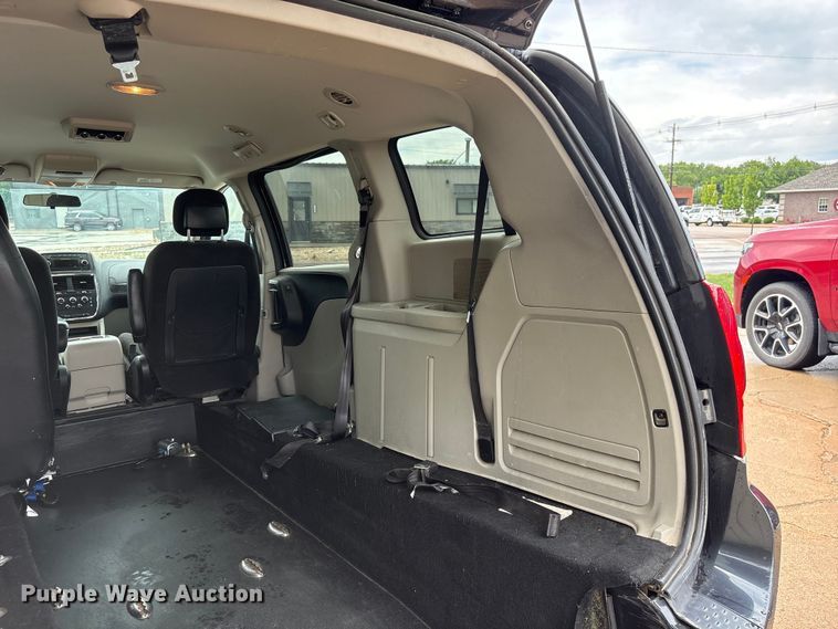 image for item DO5239 2013 Dodge Grand Caravan handicap accessible van