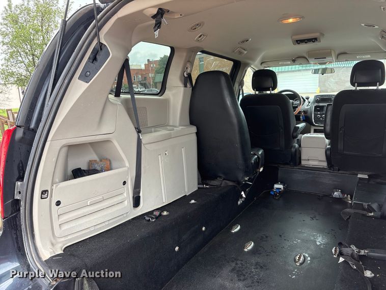 image for item DO5239 2013 Dodge Grand Caravan handicap accessible van