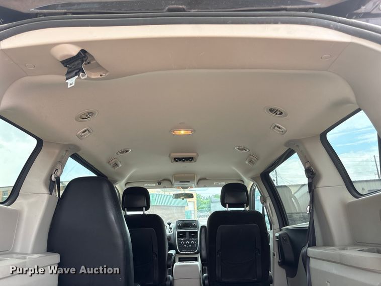 image for item DO5239 2013 Dodge Grand Caravan handicap accessible van