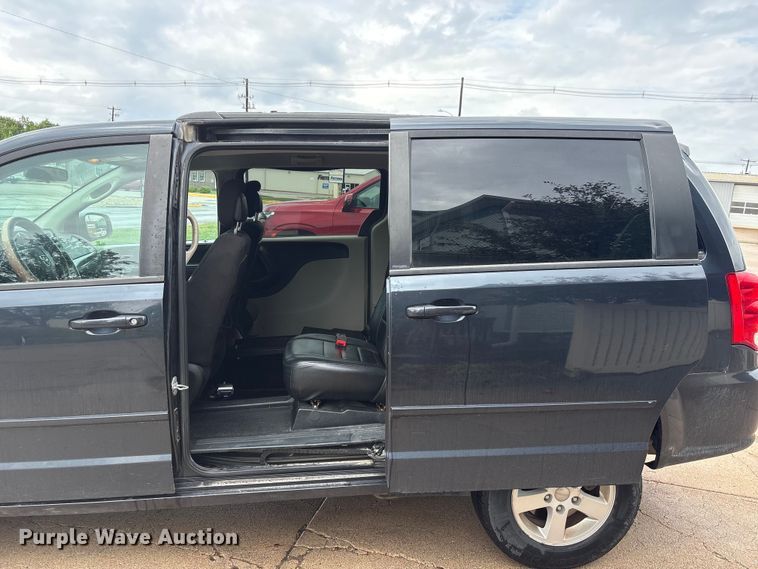image for item DO5239 2013 Dodge Grand Caravan handicap accessible van