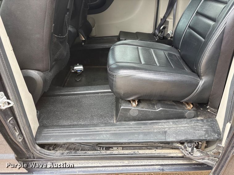 image for item DO5239 2013 Dodge Grand Caravan handicap accessible van