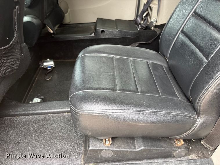image for item DO5239 2013 Dodge Grand Caravan handicap accessible van