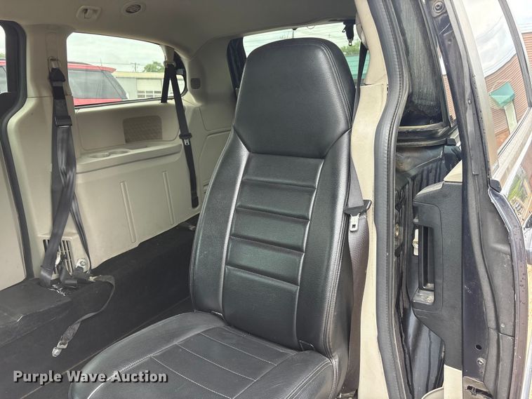 image for item DO5239 2013 Dodge Grand Caravan handicap accessible van