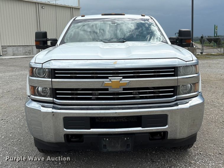 image for item DO5243 2015 Chevrolet Silverado 3500HD pickup truck