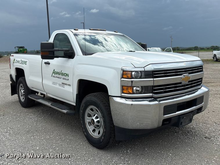 image for item DO5243 2015 Chevrolet Silverado 3500HD pickup truck