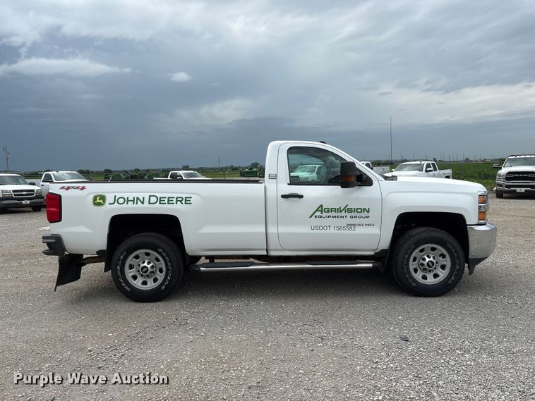 image for item DO5243 2015 Chevrolet Silverado 3500HD pickup truck