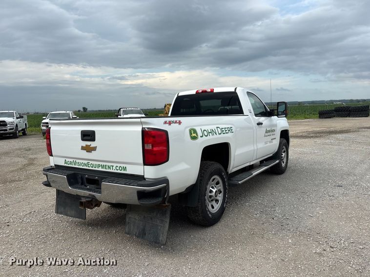 image for item DO5243 2015 Chevrolet Silverado 3500HD pickup truck