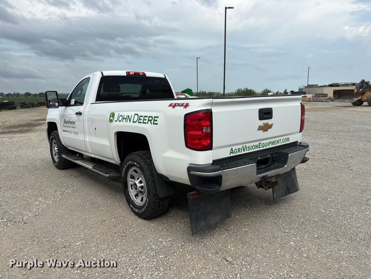 image for item DO5243 2015 Chevrolet Silverado 3500HD pickup truck