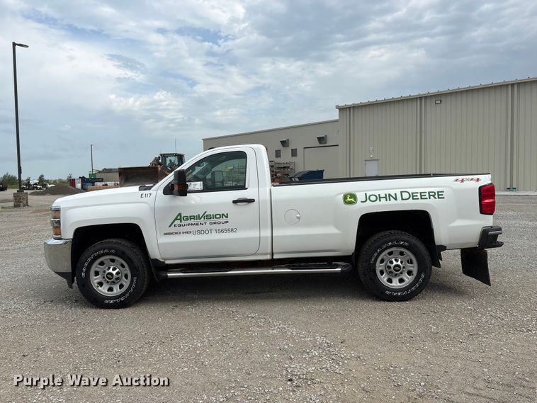 image for item DO5243 2015 Chevrolet Silverado 3500HD pickup truck