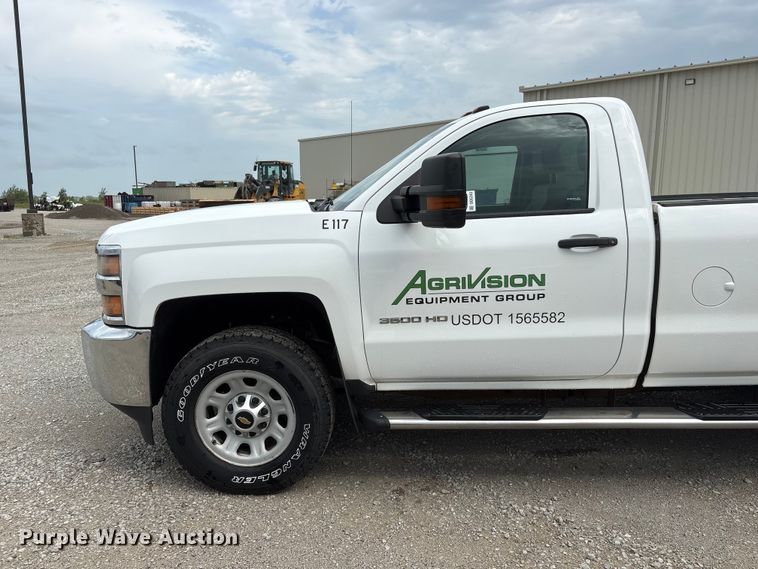 image for item DO5243 2015 Chevrolet Silverado 3500HD pickup truck