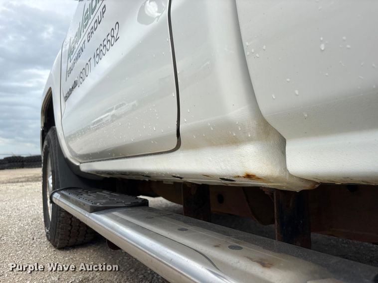 image for item DO5243 2015 Chevrolet Silverado 3500HD pickup truck