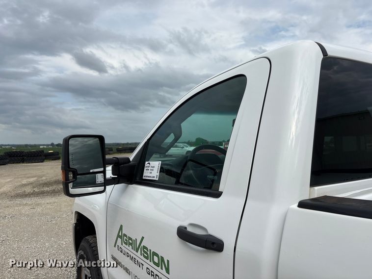 image for item DO5243 2015 Chevrolet Silverado 3500HD pickup truck