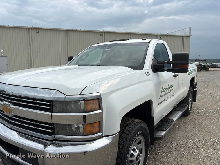 image for item DO5243 2015 Chevrolet Silverado 3500HD pickup truck