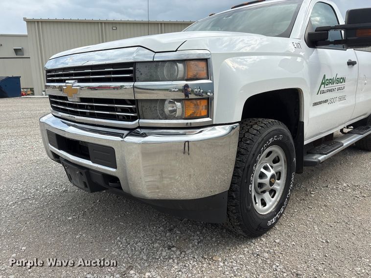 image for item DO5243 2015 Chevrolet Silverado 3500HD pickup truck