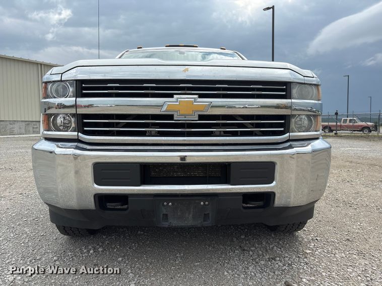 image for item DO5243 2015 Chevrolet Silverado 3500HD pickup truck