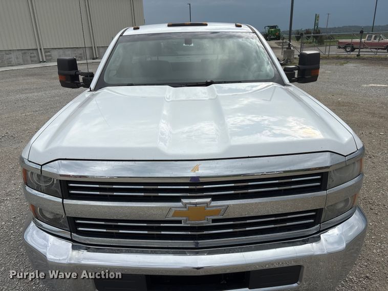 image for item DO5243 2015 Chevrolet Silverado 3500HD pickup truck