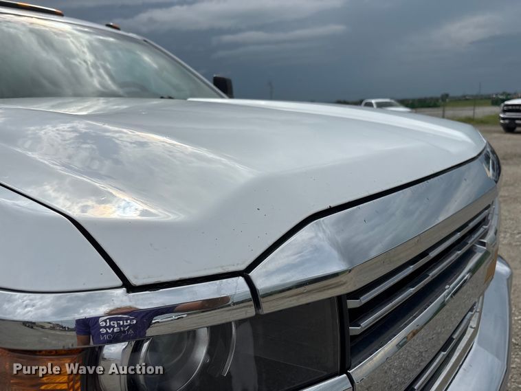image for item DO5243 2015 Chevrolet Silverado 3500HD pickup truck