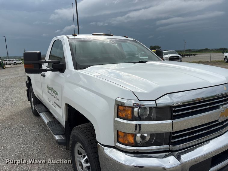 image for item DO5243 2015 Chevrolet Silverado 3500HD pickup truck