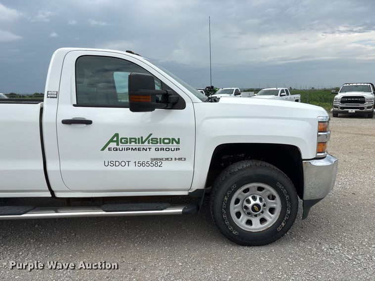 image for item DO5243 2015 Chevrolet Silverado 3500HD pickup truck