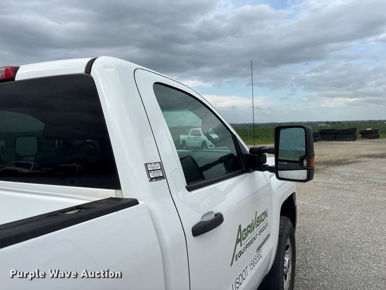 image for item DO5243 2015 Chevrolet Silverado 3500HD pickup truck