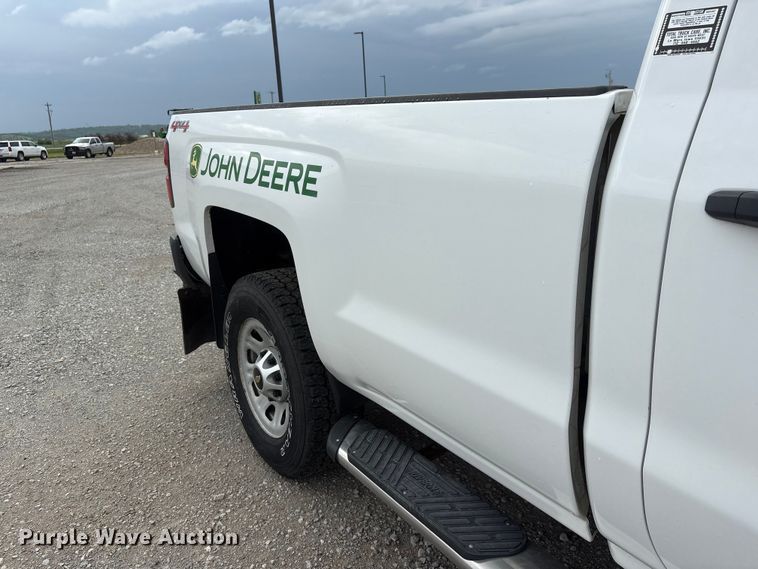 image for item DO5243 2015 Chevrolet Silverado 3500HD pickup truck
