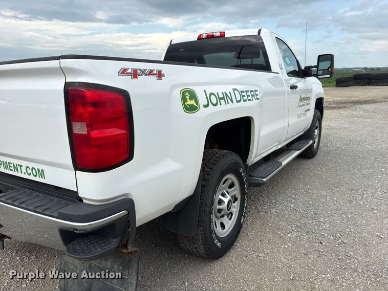 image for item DO5243 2015 Chevrolet Silverado 3500HD pickup truck