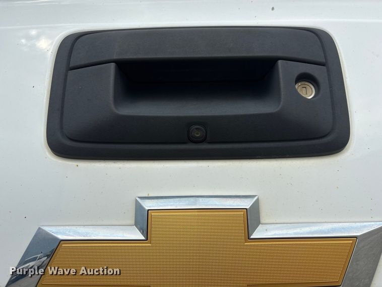 image for item DO5243 2015 Chevrolet Silverado 3500HD pickup truck
