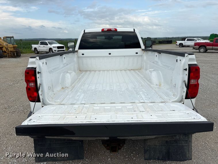 image for item DO5243 2015 Chevrolet Silverado 3500HD pickup truck