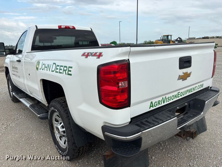 image for item DO5243 2015 Chevrolet Silverado 3500HD pickup truck