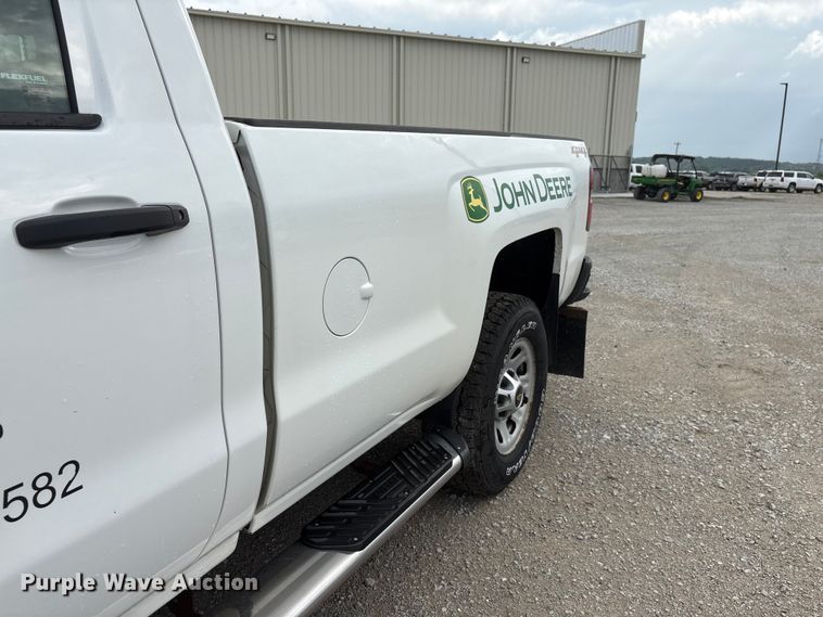 image for item DO5243 2015 Chevrolet Silverado 3500HD pickup truck
