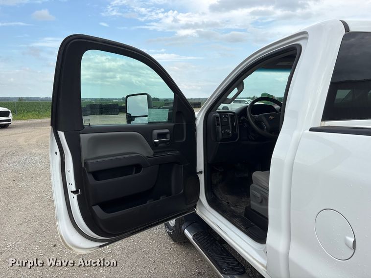 image for item DO5243 2015 Chevrolet Silverado 3500HD pickup truck