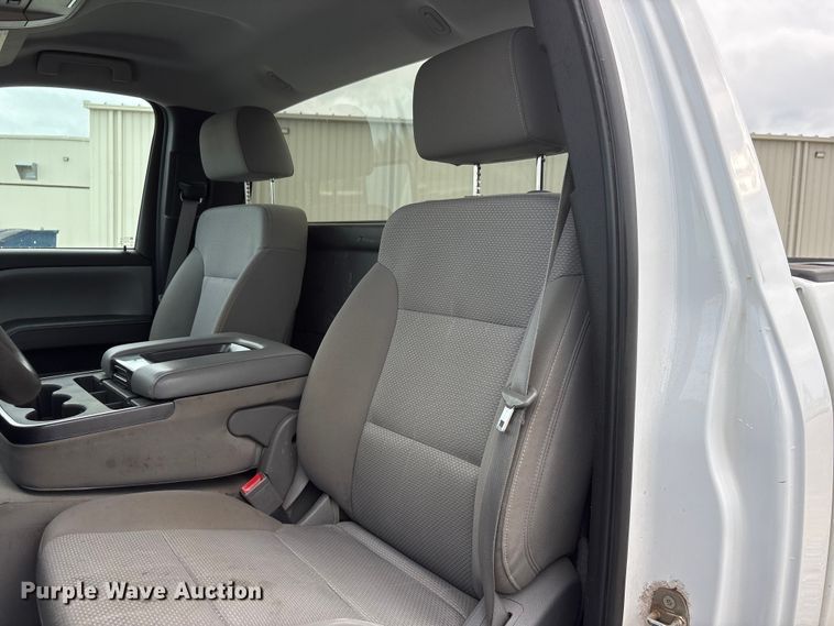 image for item DO5243 2015 Chevrolet Silverado 3500HD pickup truck