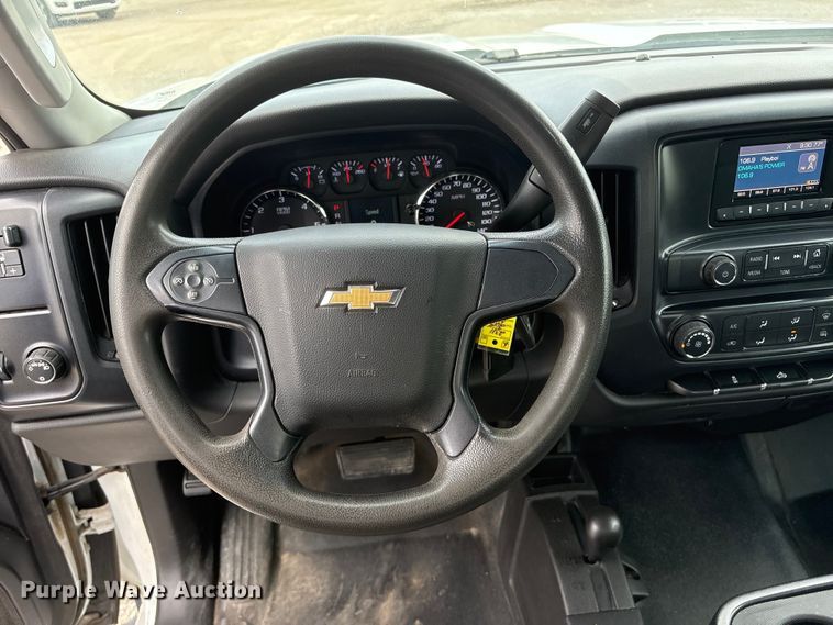 image for item DO5243 2015 Chevrolet Silverado 3500HD pickup truck