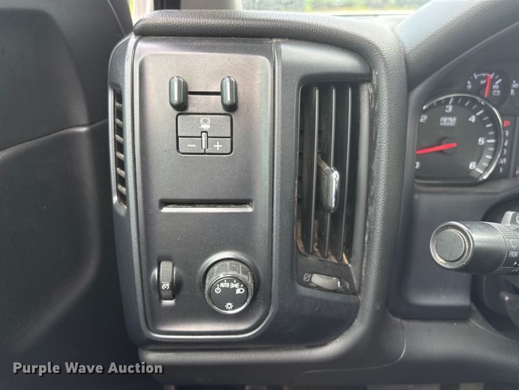 image for item DO5243 2015 Chevrolet Silverado 3500HD pickup truck