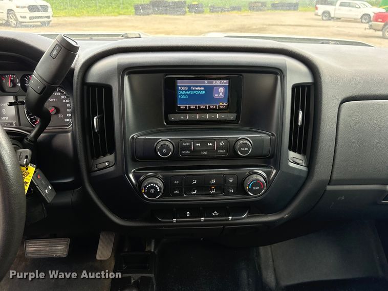 image for item DO5243 2015 Chevrolet Silverado 3500HD pickup truck