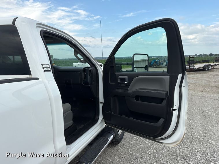 image for item DO5243 2015 Chevrolet Silverado 3500HD pickup truck
