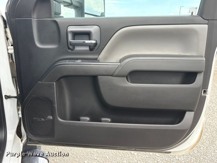 image for item DO5243 2015 Chevrolet Silverado 3500HD pickup truck