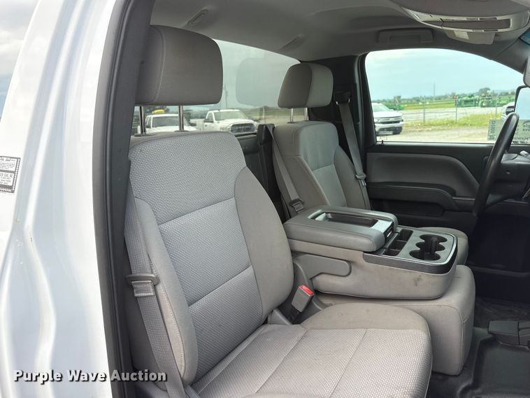 image for item DO5243 2015 Chevrolet Silverado 3500HD pickup truck
