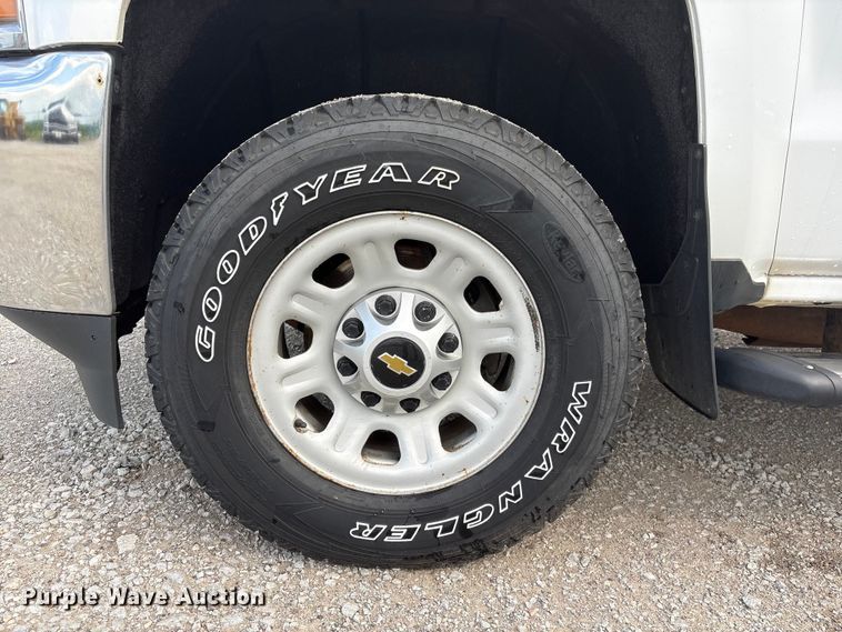 image for item DO5243 2015 Chevrolet Silverado 3500HD pickup truck