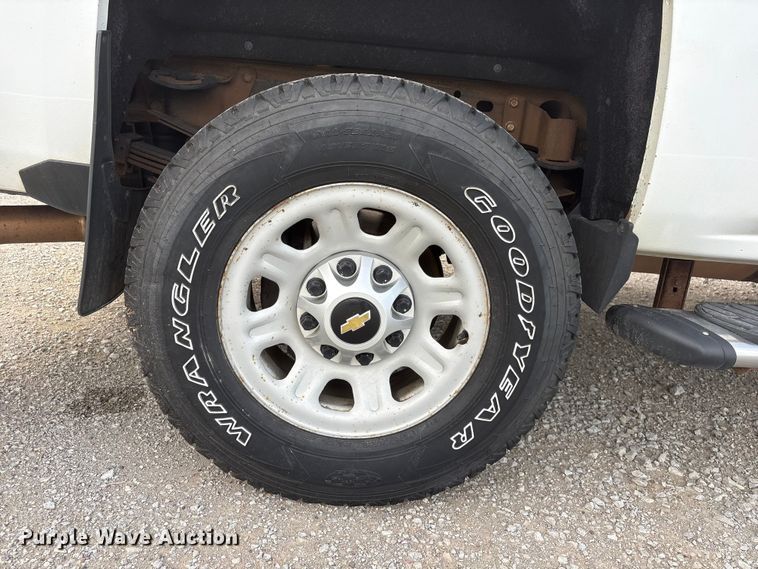 image for item DO5243 2015 Chevrolet Silverado 3500HD pickup truck