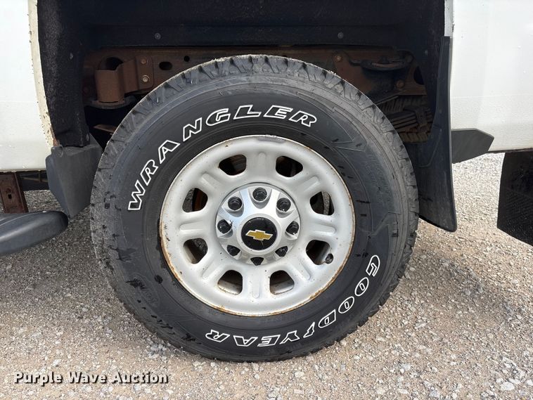 image for item DO5243 2015 Chevrolet Silverado 3500HD pickup truck