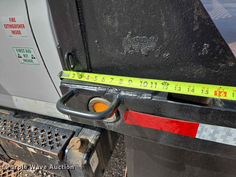 image for item DP8939 2005 GMC C6500 dump flatbed truck